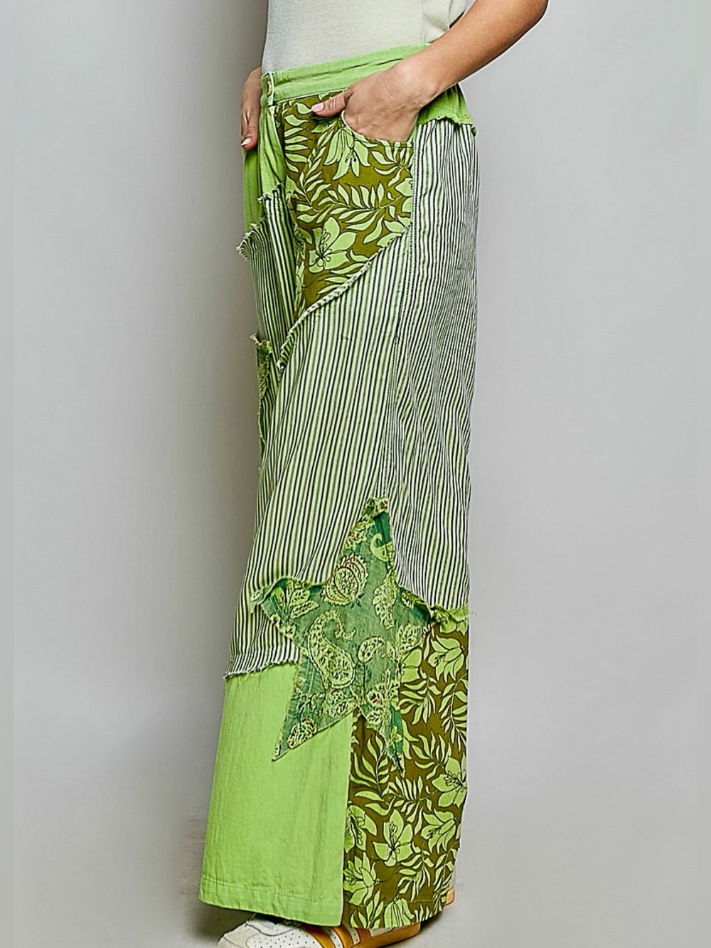 💚 Hello Gorgeous! POL Striped Floral Patchwork Wide leg Pants with Star Patch - Picture 4 of 13